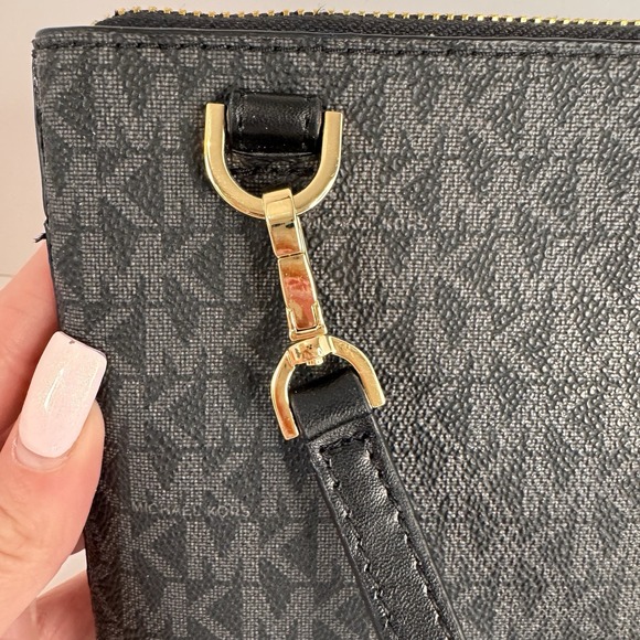 Michael Kors Crossbody Bag With Signature Logo Gold Accents Black Leather - Picture 7 of 13